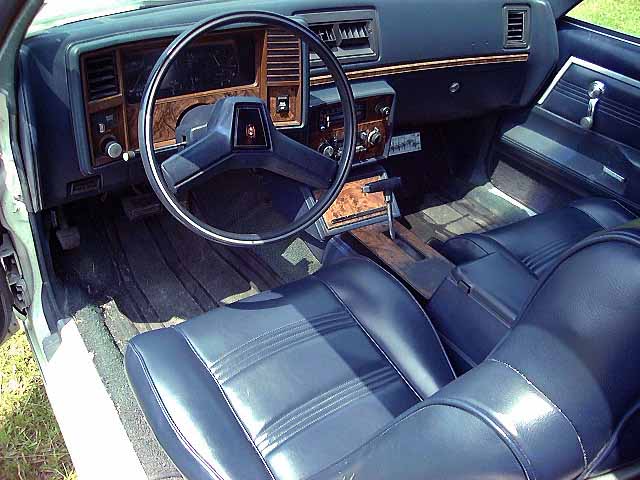 Malibu M-80 Interior